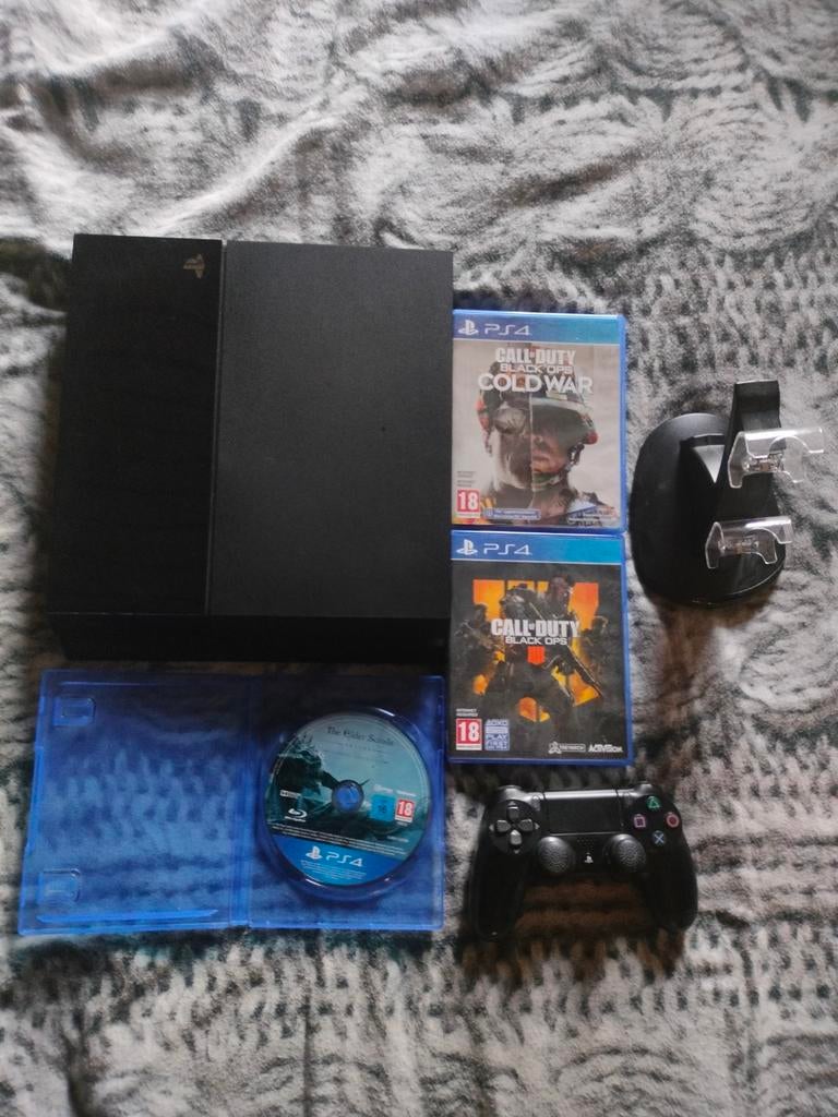 Ps4 met controller en games en oplaad station, Games en Spelcomputers, Ophalen, Met 1 controller