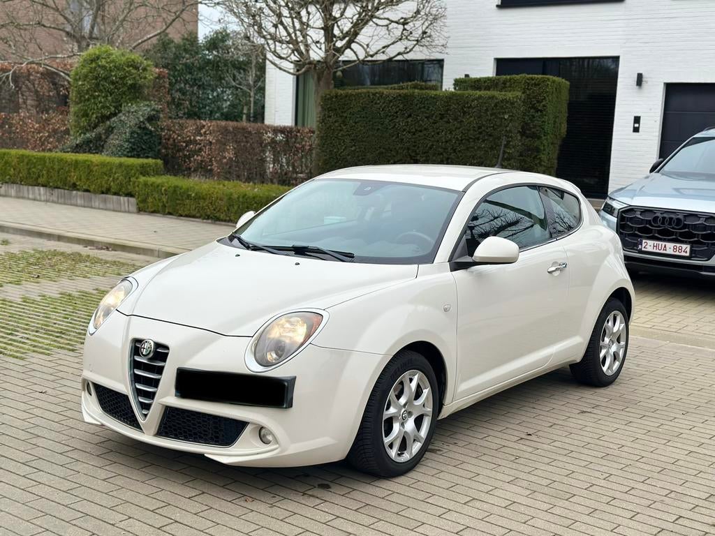 Alfa Romeo Mito 1.3 Diesel euro 5b digitaal airco navigatie, Auto's, Alfa Romeo, Voorwielaandrijving, Euro 5, Stof, Zwart
