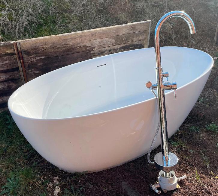 Baignoire îlot 160 x 82 x 58 cm - Blanc avec mitigeur ilot, Doe-het-zelf en Bouw, Sanitair, Gebruikt, Bad, Chroom, Ophalen