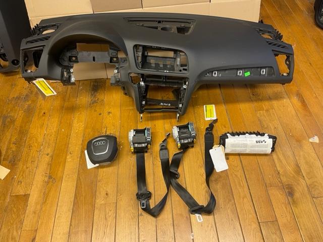 AIRBAG SET Audi Q5 (8RB) (01-2008/05-2017) (8R0857705J), Gebruikt, Dhr. R. de Gouw, Audi, De Bloemendaal 21 21
5221 EB  'S HERTOGENBOSCH, NL