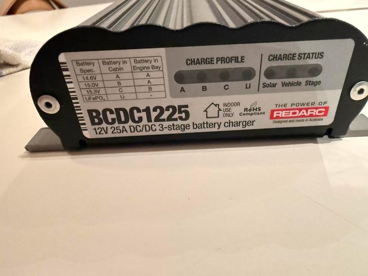 Redarc BCDC1225, Autos : Pièces & Accessoires, Batteries & Accessoires, Utilisé, Enlèvement ou Envoi