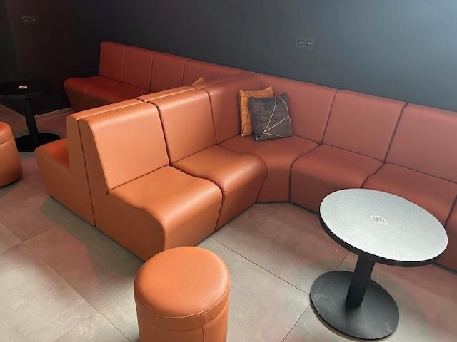 Fauteuil et table bar, Huis en Inrichting, Barkrukken, Zo goed als nieuw, Ophalen