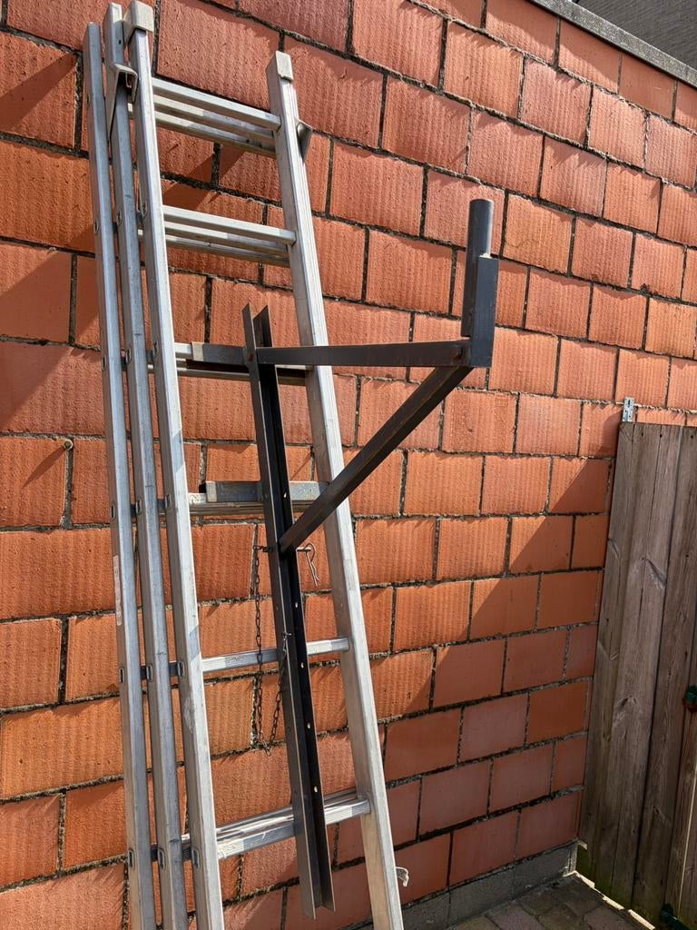 2 Stellinghaken voor op ladder., Ophalen, Zo goed als nieuw