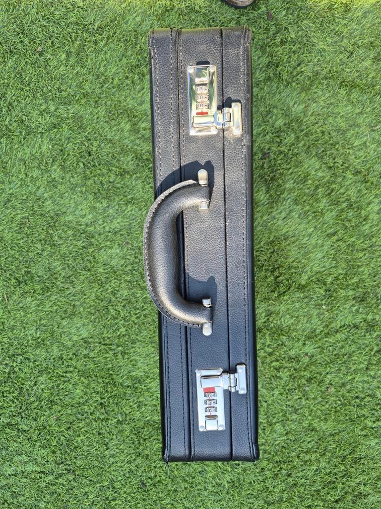 Lederen aktetas, Ophalen