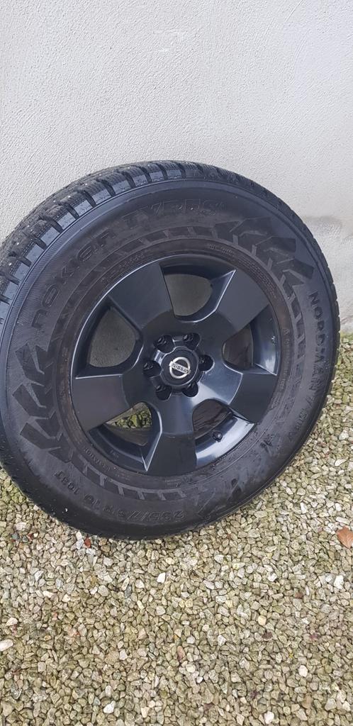 Nissan Navara WinterbandenNokian + ijzeren tappen 235/75R16, Ophalen, Gebruikt, 16 inch, Winterbanden