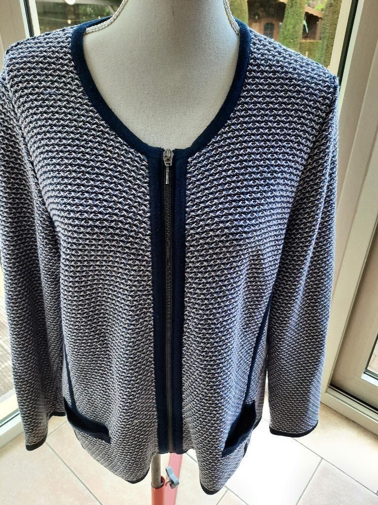 Charmant vest GOLLEHAUG - 46, Kleding | Dames, Truien en Vesten, Blauw, Gollehaug, Maat 46/48 (XL) of groter, Ophalen of Verzenden
