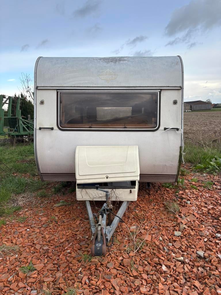 Caravane à restaurer
