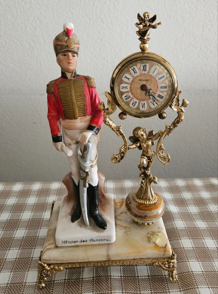 Horloge d'officier/soldat napoléonienne avec figurine en por, Antiquités & Art, Enlèvement ou Envoi