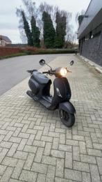 Gts toscana zwarte scooter b klasse, Fietsen en Brommers, Ophalen, Zo goed als nieuw
