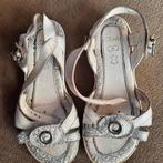 CLARKS wit/zilver kindersandalen maat 10 (ong.28), Enlèvement ou Envoi, CLARKS, Fille