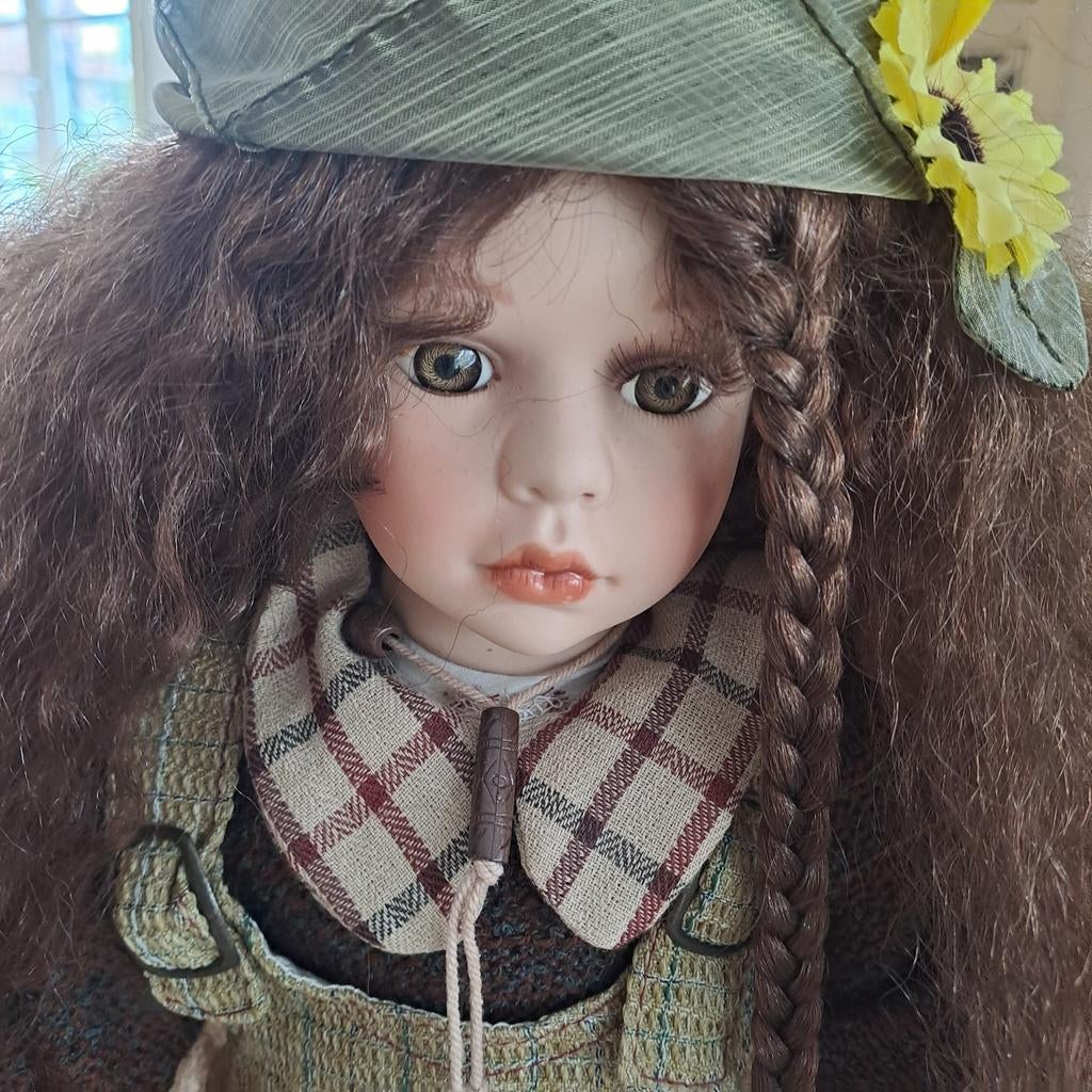 Porseleinen pop met lang haar, Ophalen of Verzenden, Pop