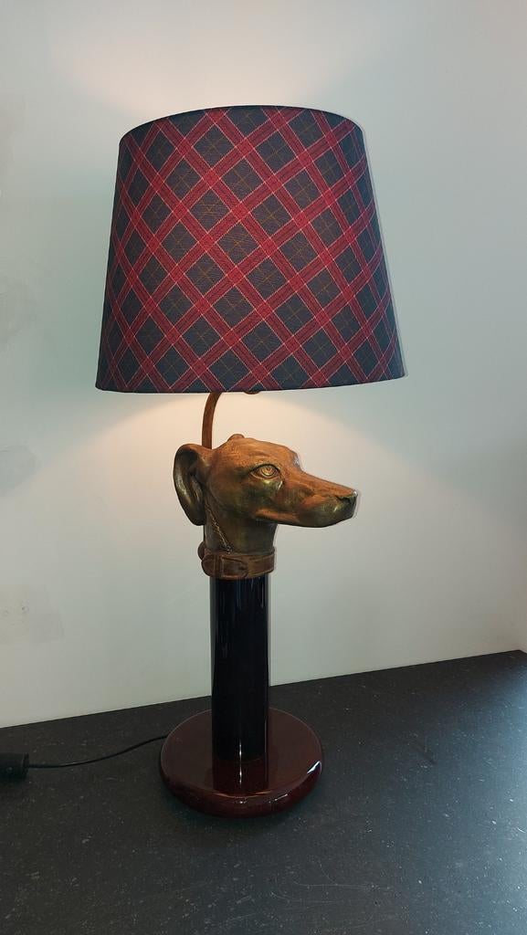 Hondenlamp art deco, Ophalen