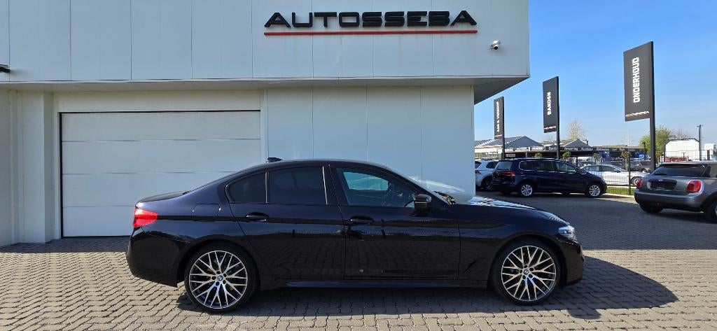 BMW 525dA M Performance *Bowers&Wilkins/Camera/Garantie, Auto's, BMW, Automaat, 4 deurs, Achterwielaandrijving, Leder