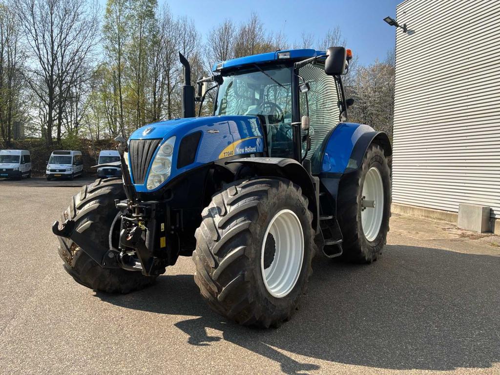 2010 New Holland T7040 Vierwielaangedreven landbouwtractor, Gebruikt, New Holland
