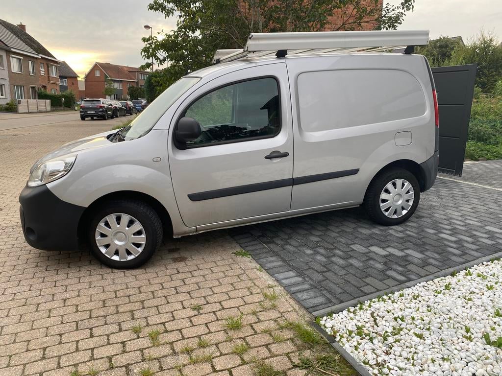 Renault Kangoo 1.5dci trekhaak airco d.dragers, Auto's, Bestelwagens en Lichte vracht, Euro 5, Renault, Particulier, Te koop