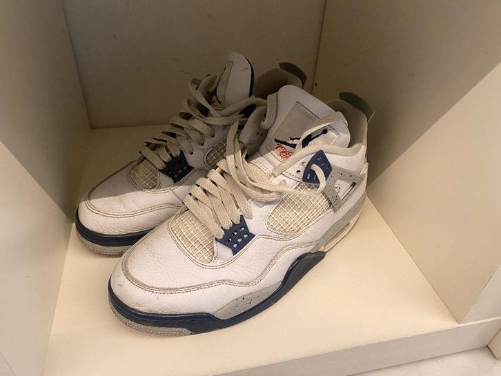 originele Air Jordan 4 Midnight Navy maat 42  originele doos, Sports & Fitness, Basket, Comme neuf, Chaussures, Enlèvement ou Envoi