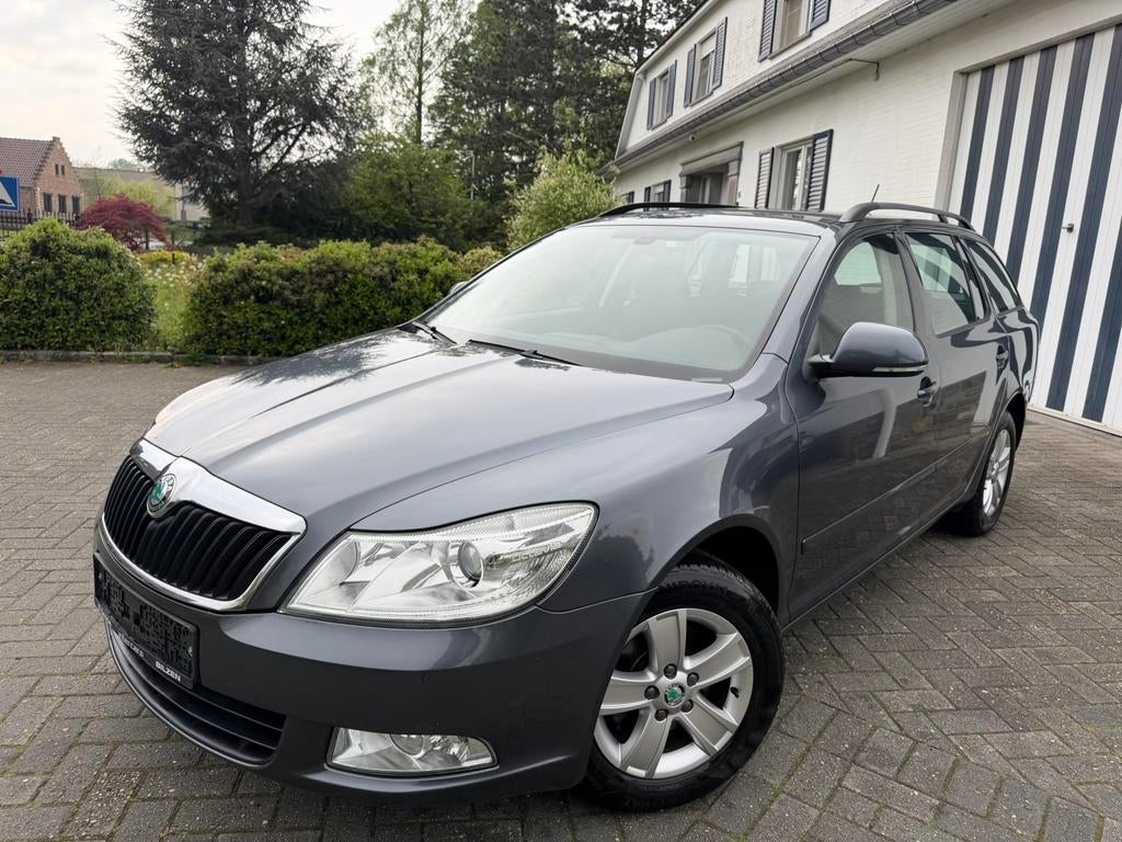Skoda Octavia - Édition Elegance - Approuvé - Parfait état !, Autos, Achat, Entreprise, Noir, 5 portes