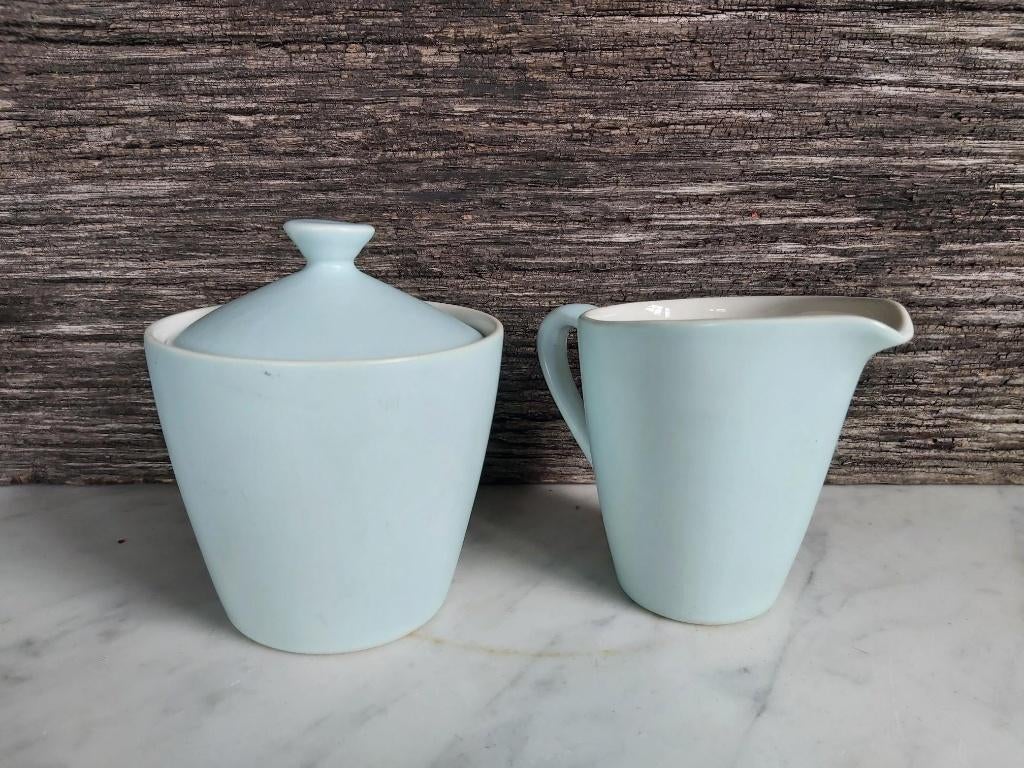 Prachtig pastelblauwe set Melkkan + suikerpot Vedette Boch, Ophalen of Verzenden