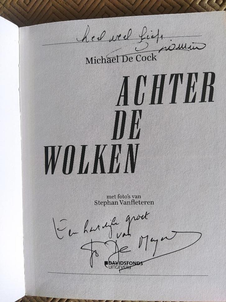 boek: achter de wolken/Michael de Cock(GESIGNEERD), Boeken, Film, Tv en Media, Zo goed als nieuw, Personen, Ophalen of Verzenden