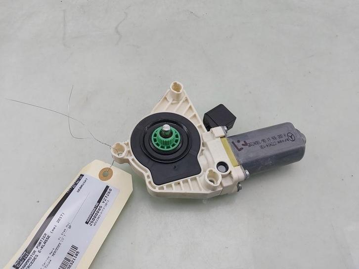 MOTEUR LEVE VITRE ELECTRIQUE E (C238) (|A0009066106|), Autos : Pièces & Accessoires, Carrosserie & Tôlerie, Mercedes-Benz, Utilisé
