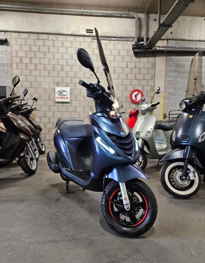 Piaggio Zip SP look IGET Cameleon 50cc Classe A 2020 15.736k, Vélos & Vélomoteurs, Scooters | Piaggio, Utilisé, Zip, Classe A (25 km/h)