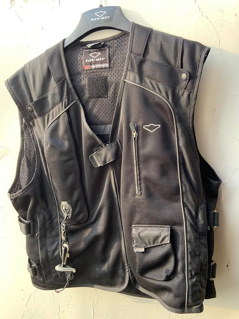 Hit-air bodyprotector, Ophalen