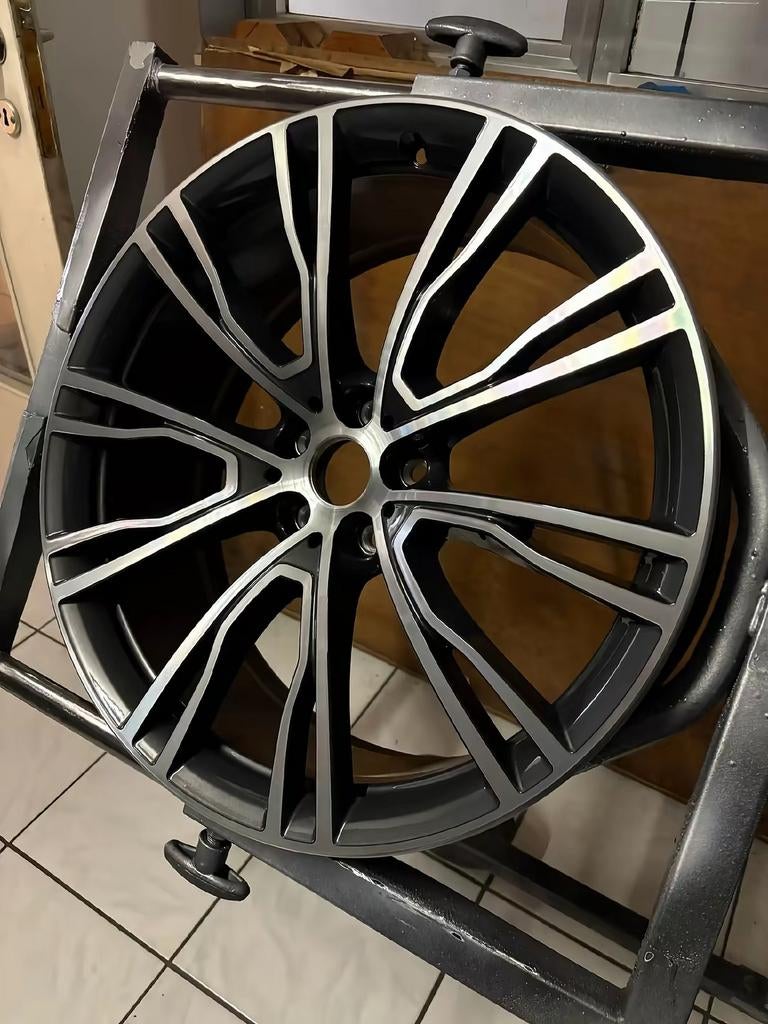 Réparation jante voiture fissuré griffer voiler