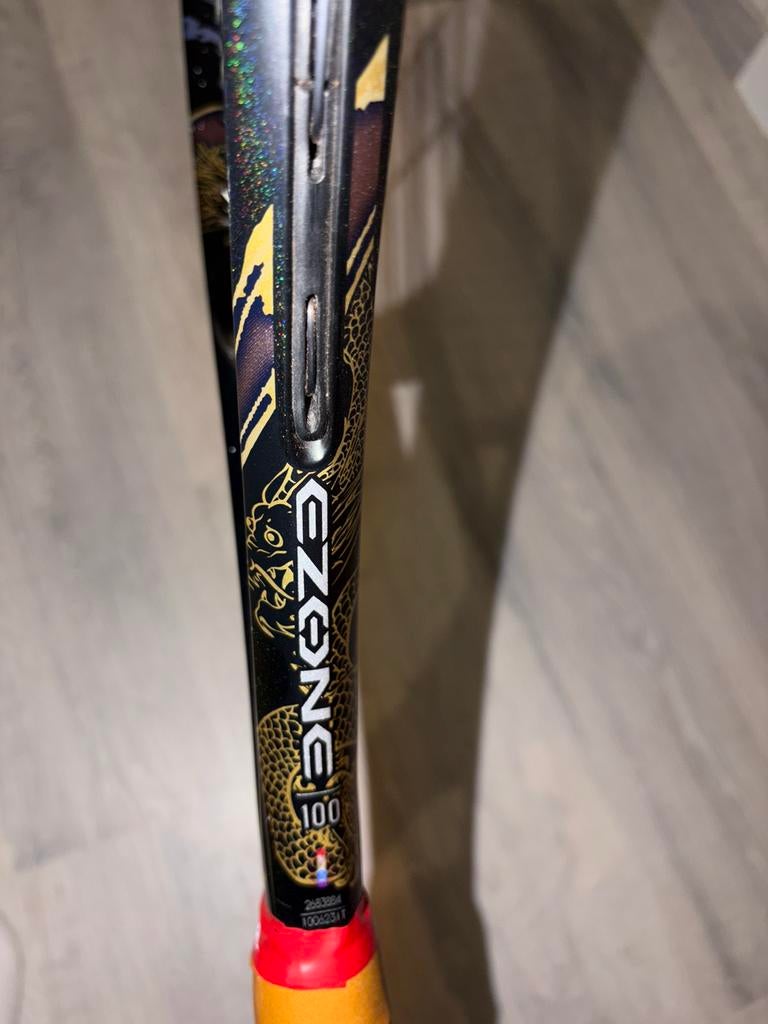 Yonex Ezone 100 Naomi Osaka special edition, Sports & Fitness, Tennis, Autres marques, Enlèvement ou Envoi, Raquette, Utilisé