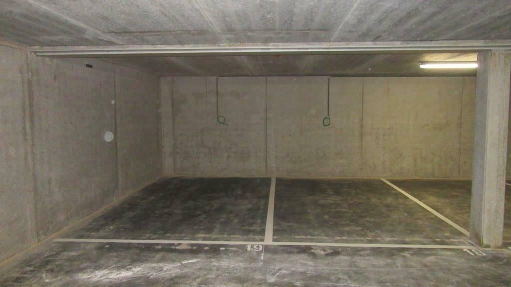 Place de parking à louer, dans le centre de Turnhout., Autos : Divers, Garages