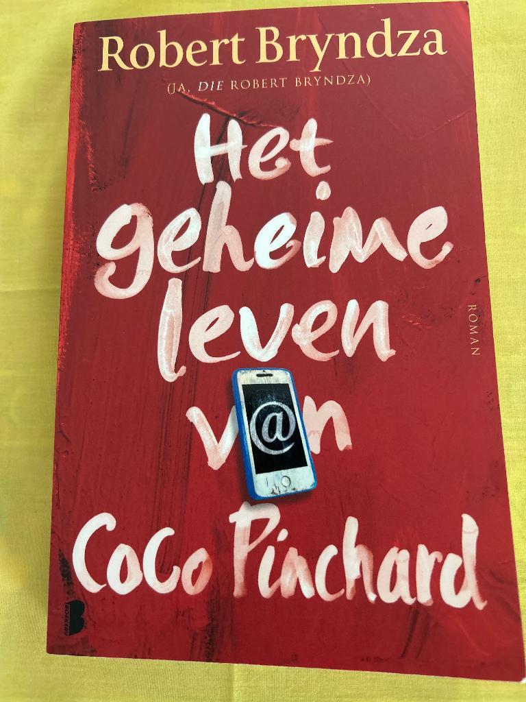 Robert Bryndza - Het geheime leven van Coco Pinchard, Boeken, Romans, Gelezen, Europa overig, Ophalen of Verzenden