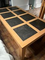 Bruine houten tafel met natuursteen, Ophalen, Zo goed als nieuw
