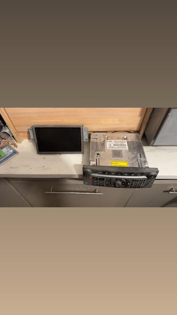 Ecran + radio 407 Sw, Ophalen, Zo goed als nieuw