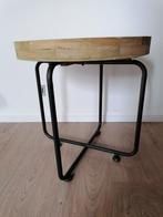 Landelijke bijzettafel, Huis en Inrichting, Krukjes, Ophalen, Hout