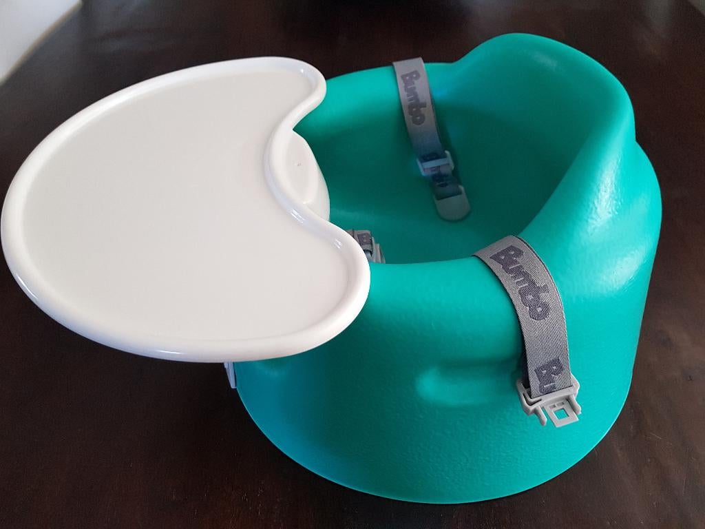 Bumbo floor seat babyzitje met riempjes en eetblad, Enfants & Bébés, Enlèvement, Comme neuf