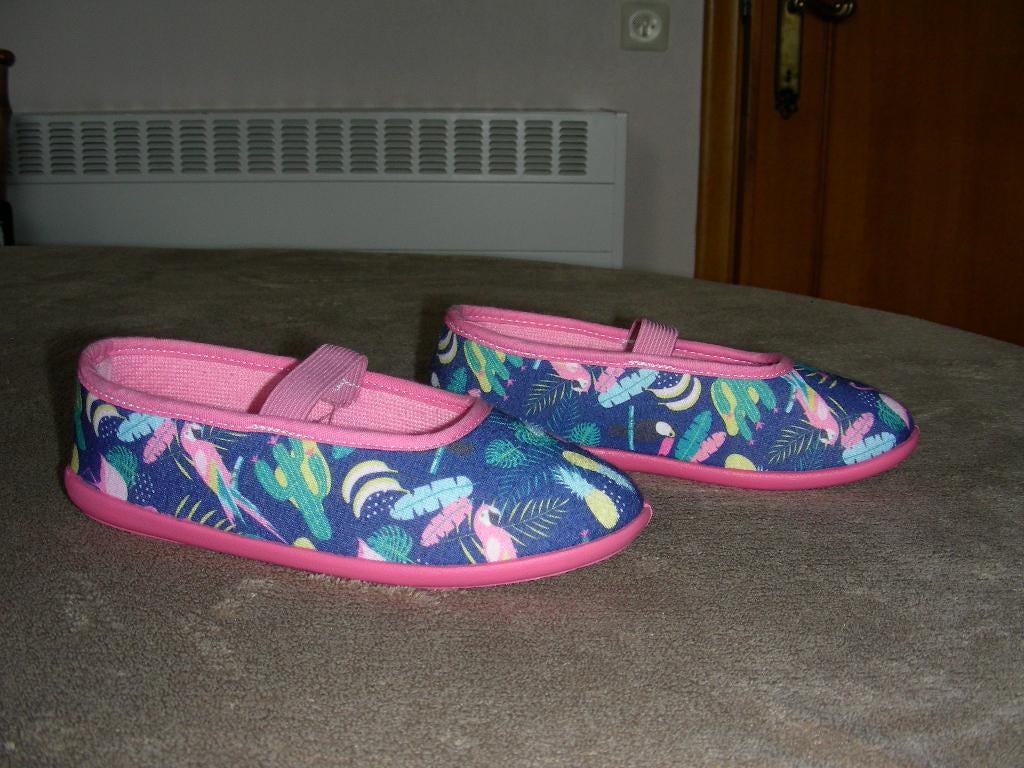 Pantoffels, merk : Milo & Mila, maat 31 zo goed als nieuw, Kinderen en Baby's, Milo & Mila, Meisje, Overige typen, Ophalen of Verzenden