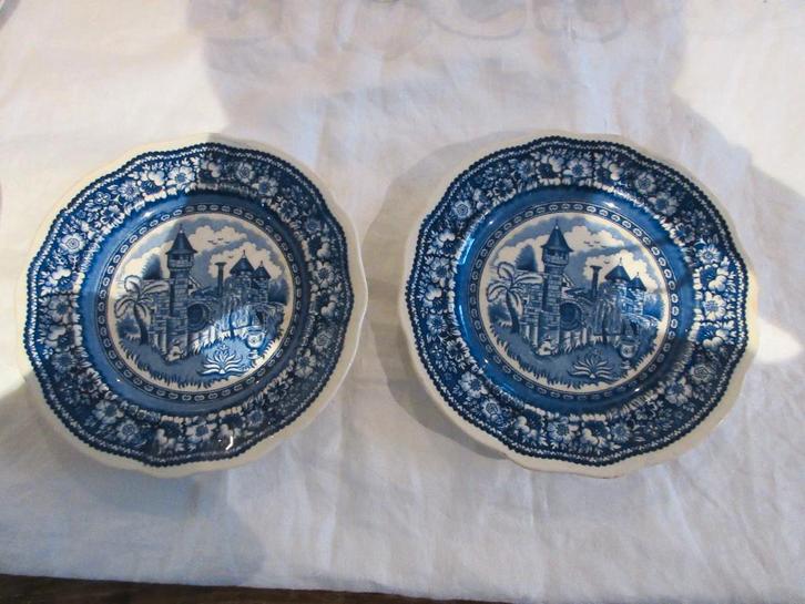 2 assiettes anciennes PETRUS VINKTOREN MAASTRICHT vintage, Antiquités & Art, Antiquités | Céramique & Poterie, Enlèvement