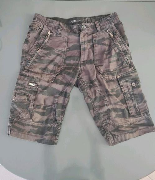 Short militaire CELIO taille 44 ., Kleding | Heren, Broeken en Pantalons, Zo goed als nieuw, Ophalen of Verzenden