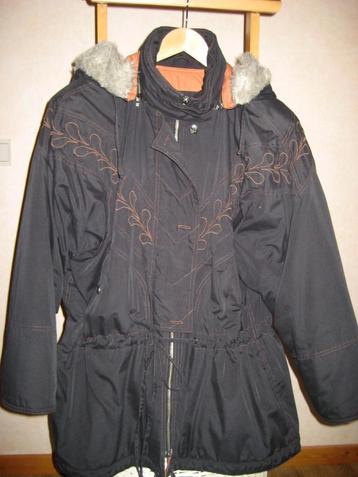 Warme parka met kap – maat 40-42 beschikbaar voor biedingen