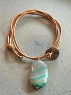 Collier agate verte et cuir camel, Bijoux, Sacs & Beauté, Colliers, Pierre ou Minéral, Comme neuf, Avec pendentif, Vert