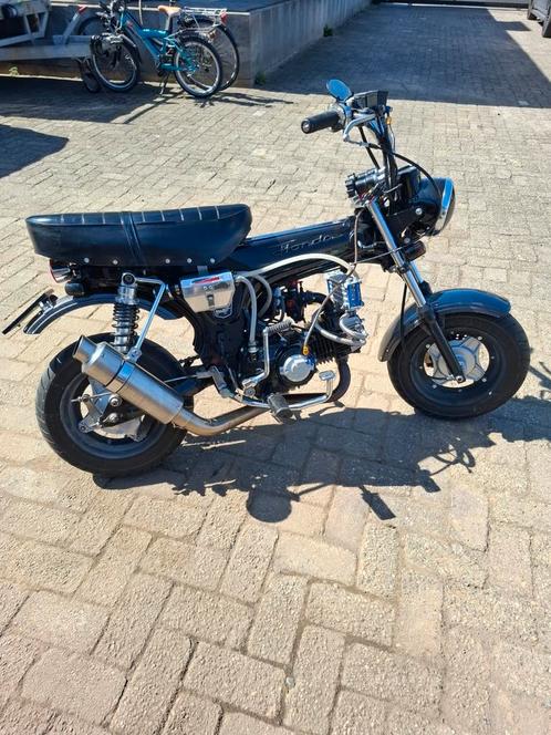 dax skyteam 50 cc  lees text, Fietsen en Brommers, Brommers | Honda, Zo goed als nieuw, Ophalen