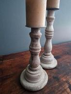 2 houten kandelaars met bijhorende kaars, Ophalen