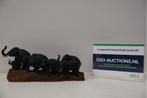 Vintage Olifantenkudde op Houtenrots, Antiek en Kunst, Kunst | Beelden en Houtsnijwerken