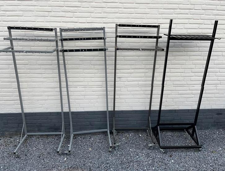 4 metalen riemen rekken met wieltjes, samen voor €100, Kleding | Heren, Riemen en Ceintuurs, Zo goed als nieuw, Ophalen