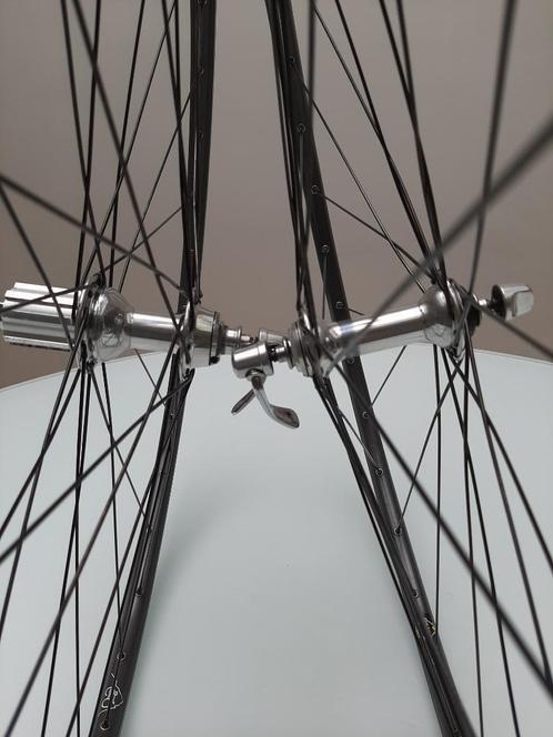 roues Campagnolo Chorus pour pneus, Vélos & Vélomoteurs, Vélos | Ancêtres & Oldtimers, Enlèvement ou Envoi