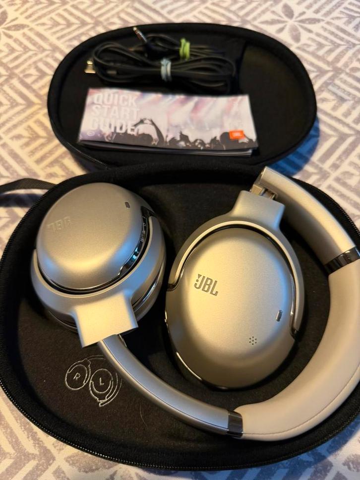 Nieuwe Bluetooth-koptelefoon JBL Tour one M2 champagnekleur, Audio, Tv en Foto, Hoofdtelefoons, Zo goed als nieuw, Bluetooth, Ophalen