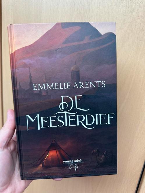 Emmelie Arents - De Meesterdief, Boeken, Kinderboeken | Jeugd | 13 jaar en ouder, Zo goed als nieuw, Ophalen of Verzenden
