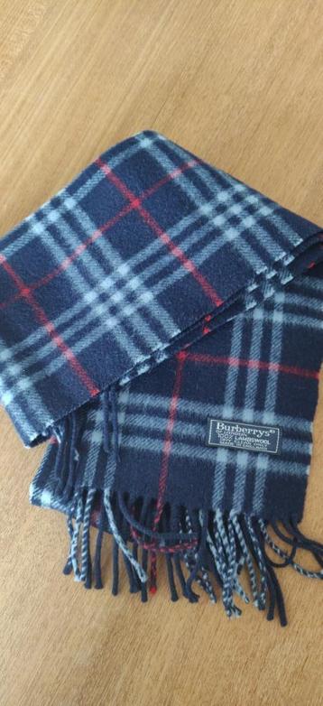 Nieuwe Burberry sjaal  beschikbaar voor biedingen