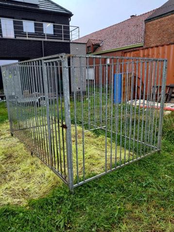 hondenkennel, hondenkot beschikbaar voor biedingen