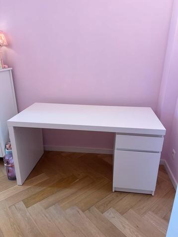 MALM bureau van IKEA, Huis en Inrichting, Bureaus, Ophalen, Gebruikt, Bureau