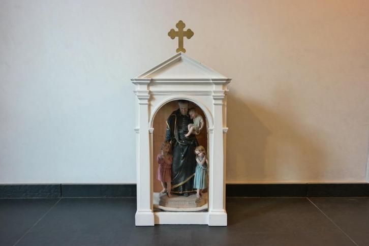 Kerk Vitrinekastje Sint vincentius, Antiek en Kunst, Antiek | Religieuze voorwerpen, Ophalen